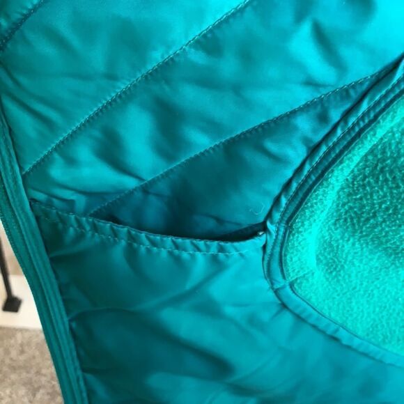 Columbia Quilted/Fleece Vest Size L - Picture 7 of 12